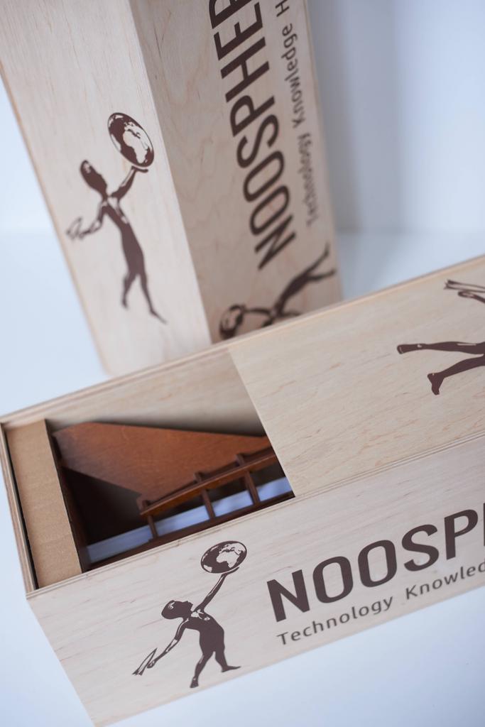 Noosphere Rocket lamp - Image 3